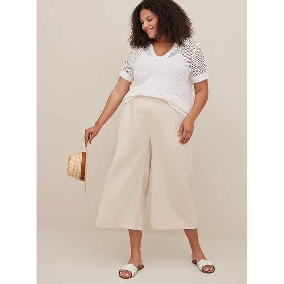torrid Pants - Women's Wide-Leg Cropped Pants in Light Beige